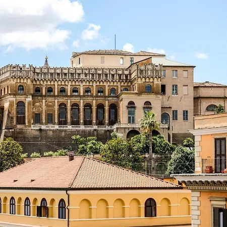 Family Near Vatican Museum Рим